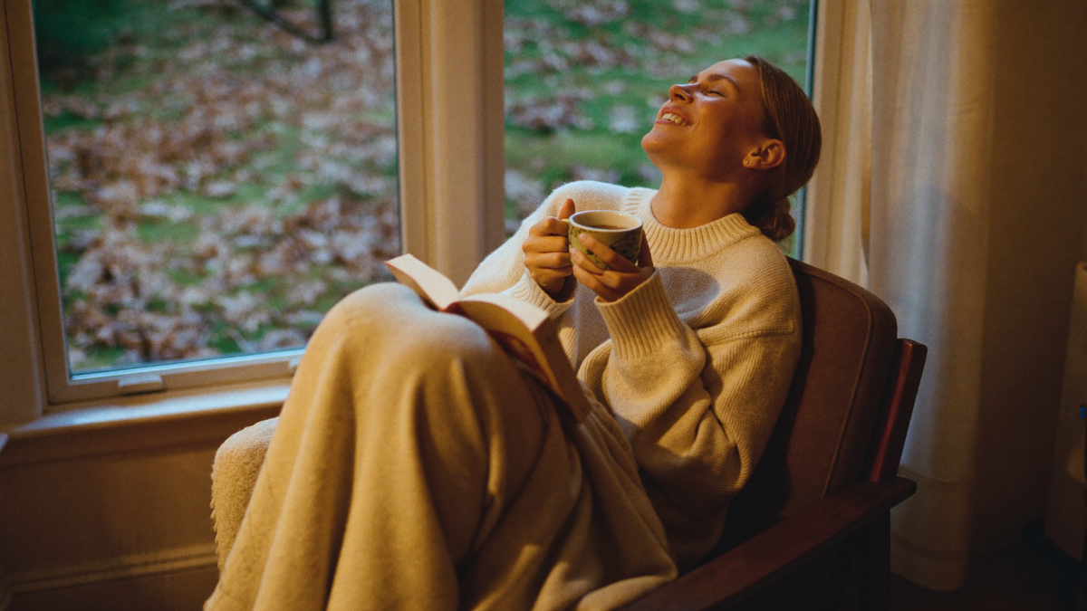 Clit sucker guide: a relaxed adult at home on a calm evening, illustrating a self-care moment before choosing a clitoral suction toy