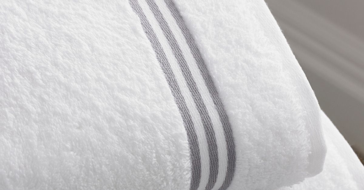 Rimming and analingus safety guide — clean towels and body-safe hygiene from Red Pleasures