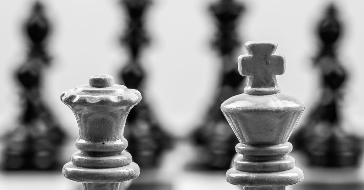 Dom, sub, switch: which BDSM role fits you — king and queen chess pieces, a Red Pleasures education guide