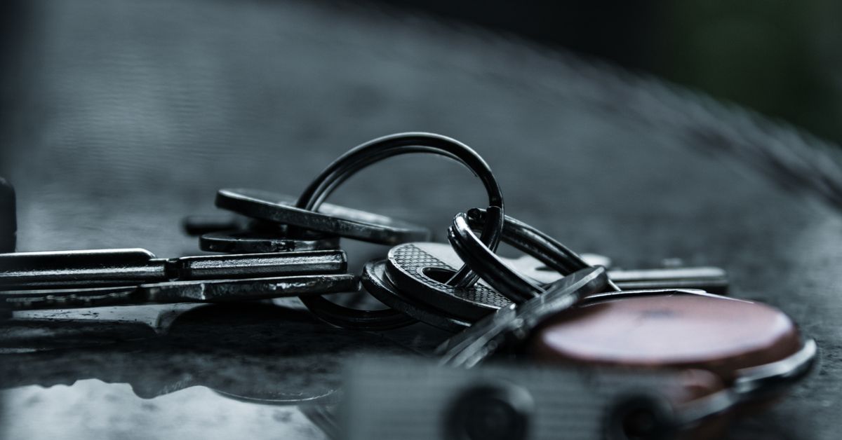 Handcuff positions for beginners — keys within easy reach, the first rule of safe restraint play (Red Pleasures guide)