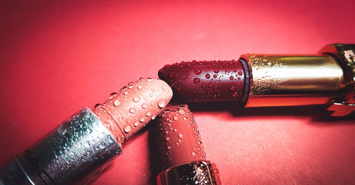 Lipstick-sized tubes on a pink background — how to use a bullet vibrator guide from Red Pleasures