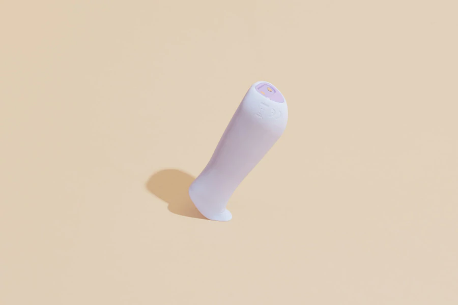 A lavender ergonomic clitoral vibrator with a CE mark.