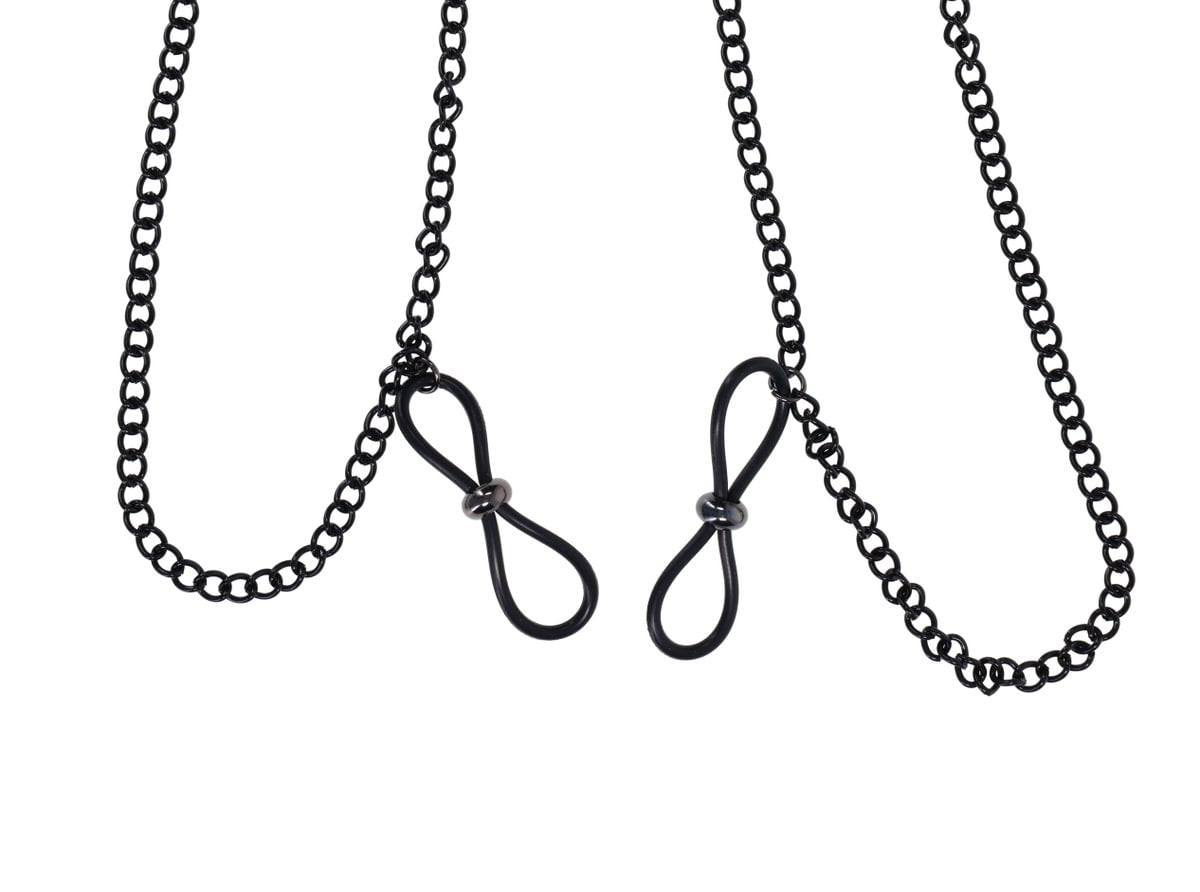 Black chain with adjustable nipple ties.
