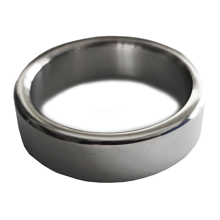 Stainless steel cock ring with a 15mm thickness.