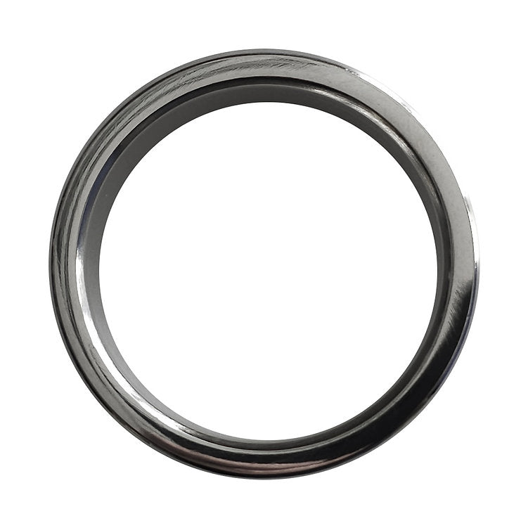 Stainless steel cock ring with a 15mm thickness.