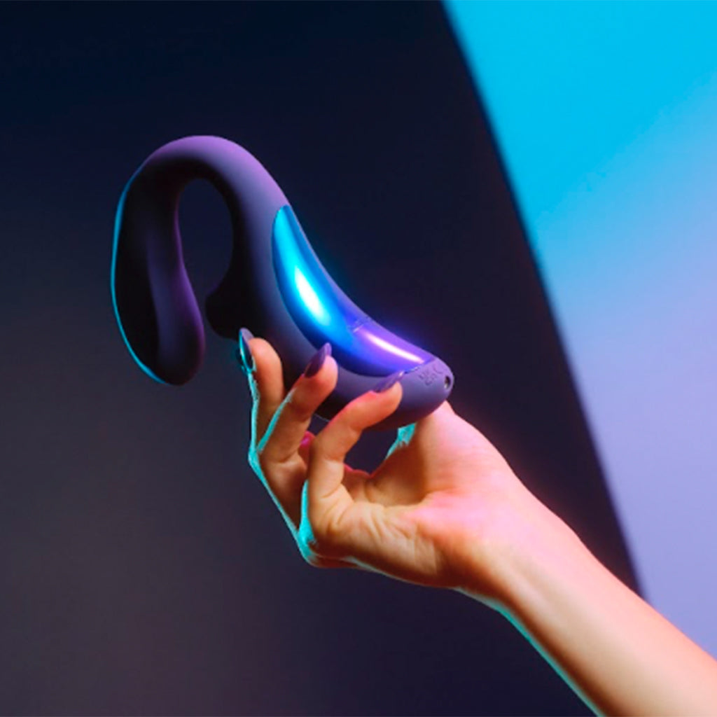 A black Lelo Enigma Wave dual sonic G-spot stimulator held in a hand.