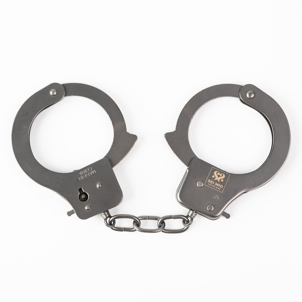 Robust metal handcuffs with a chain link and "Sei Mio" logo.
