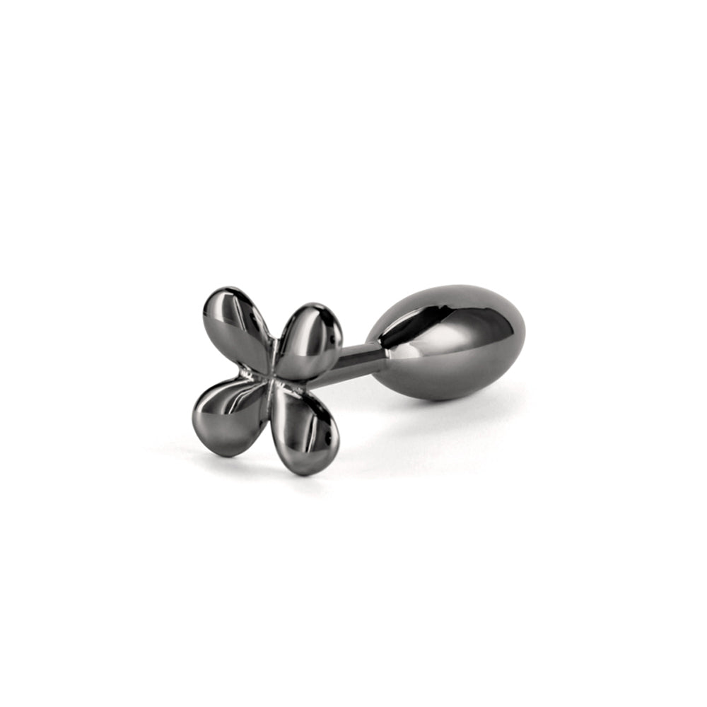 A gunmetal chrome anal plug with a clover-shaped base.