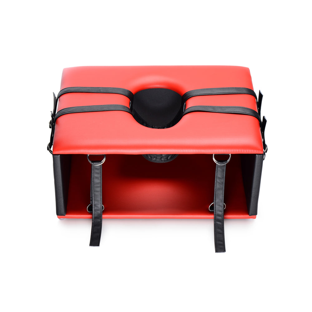 Red queening chair with black straps and a head hammock.