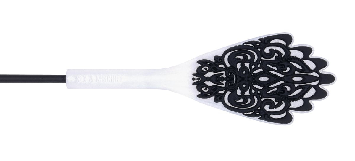 Black 19-inch impact whip with a white handle and black lace silicone tip.