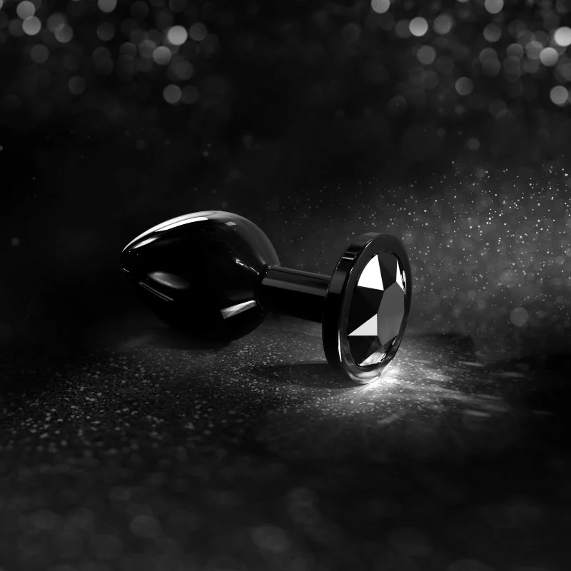 Black metal anal plug with a diamond-shaped base.