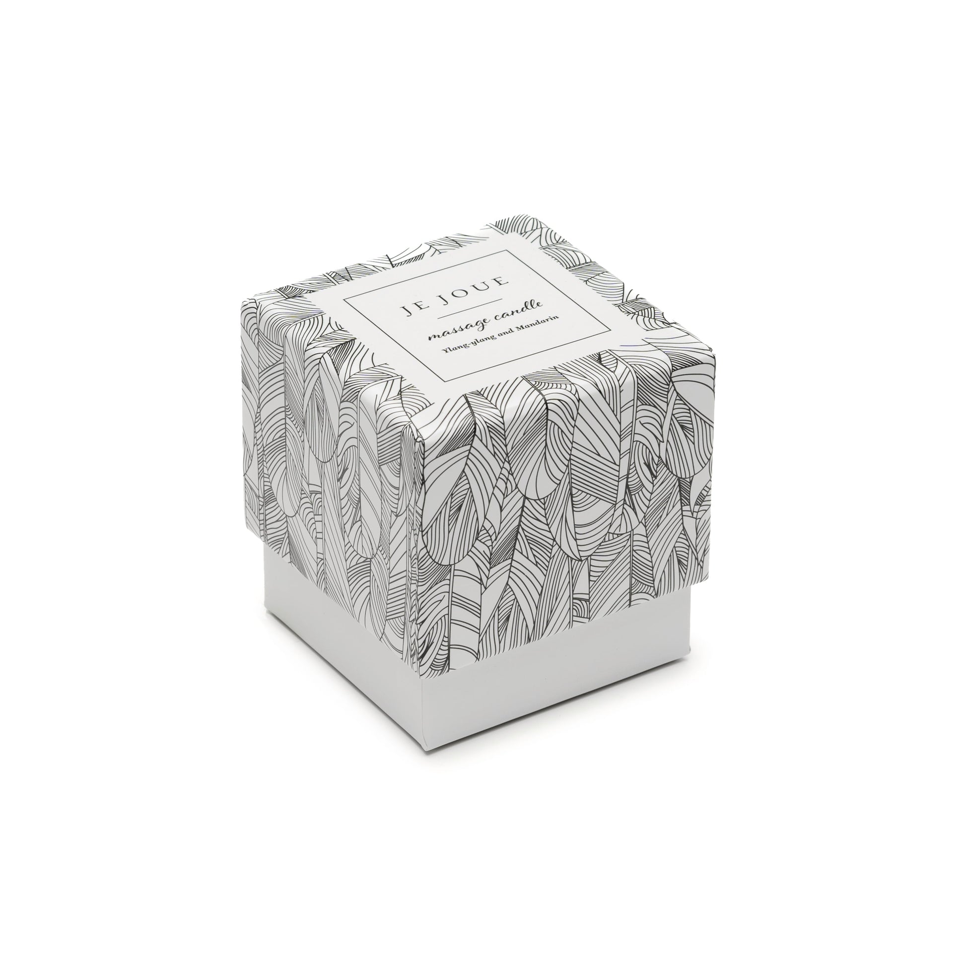 Je Joue massage candle in Ylang Ylang and Mandarin scent on a white background.
