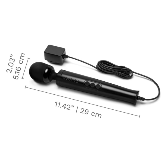 Ein schwarzer Stabmassagegerät mit Netzteil und Kabel, mit Maßen von 29 cm Länge und 5,16 cm Durchmesser.